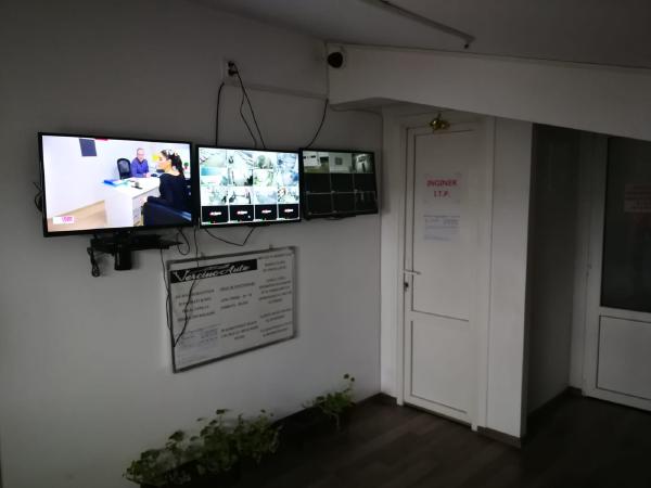 Interior atelier Verciuc Auto cu echipamente de service
